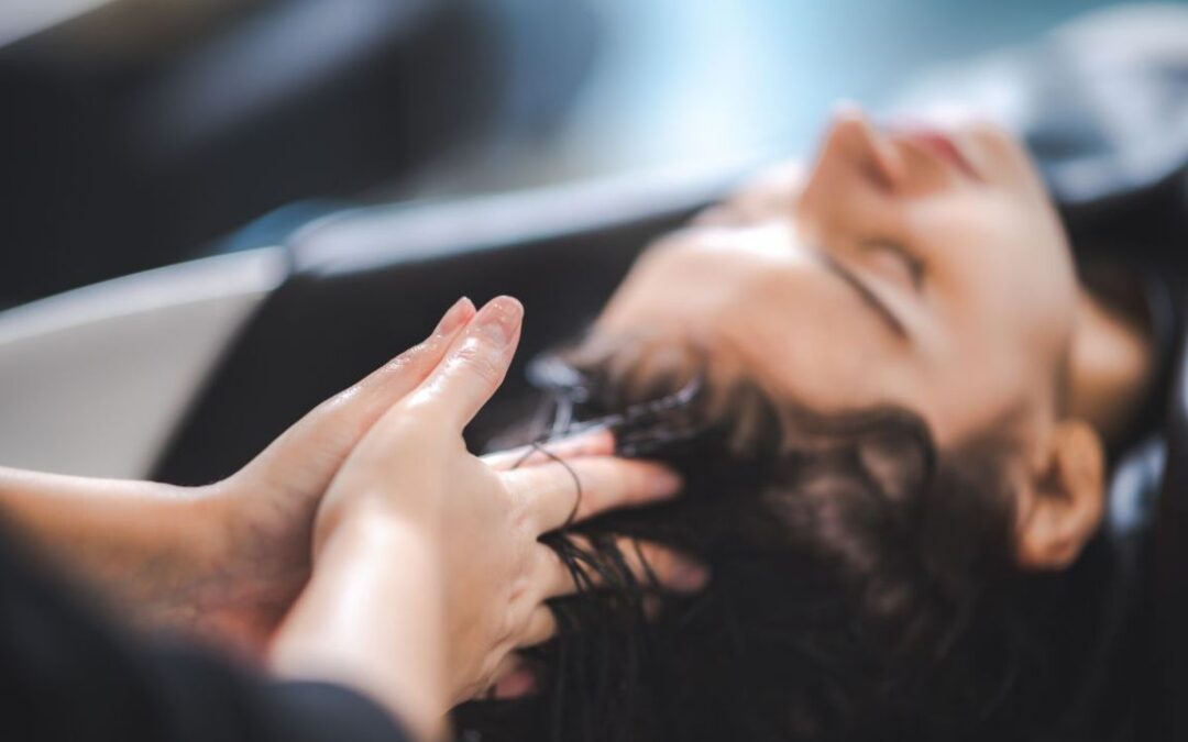 Quali sono le cause dei capelli grassi?