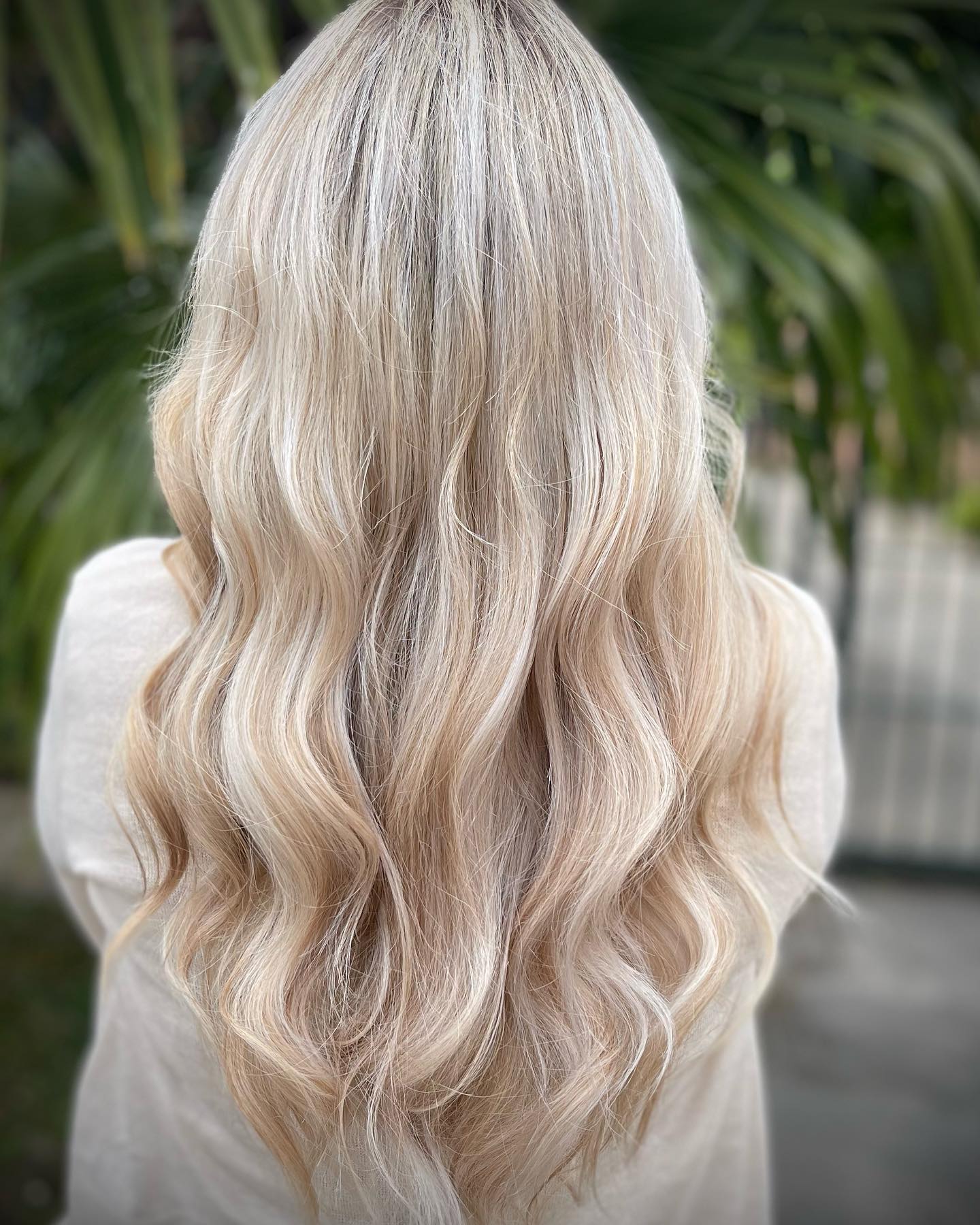 Balayage biondo su capelli lunghi mossi
