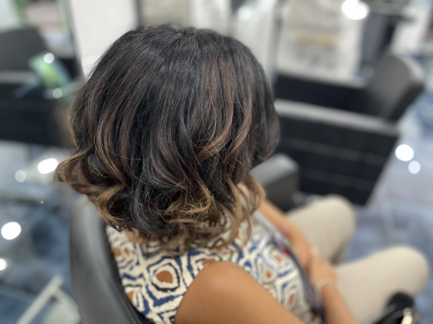 Bob castano con balayage caramello