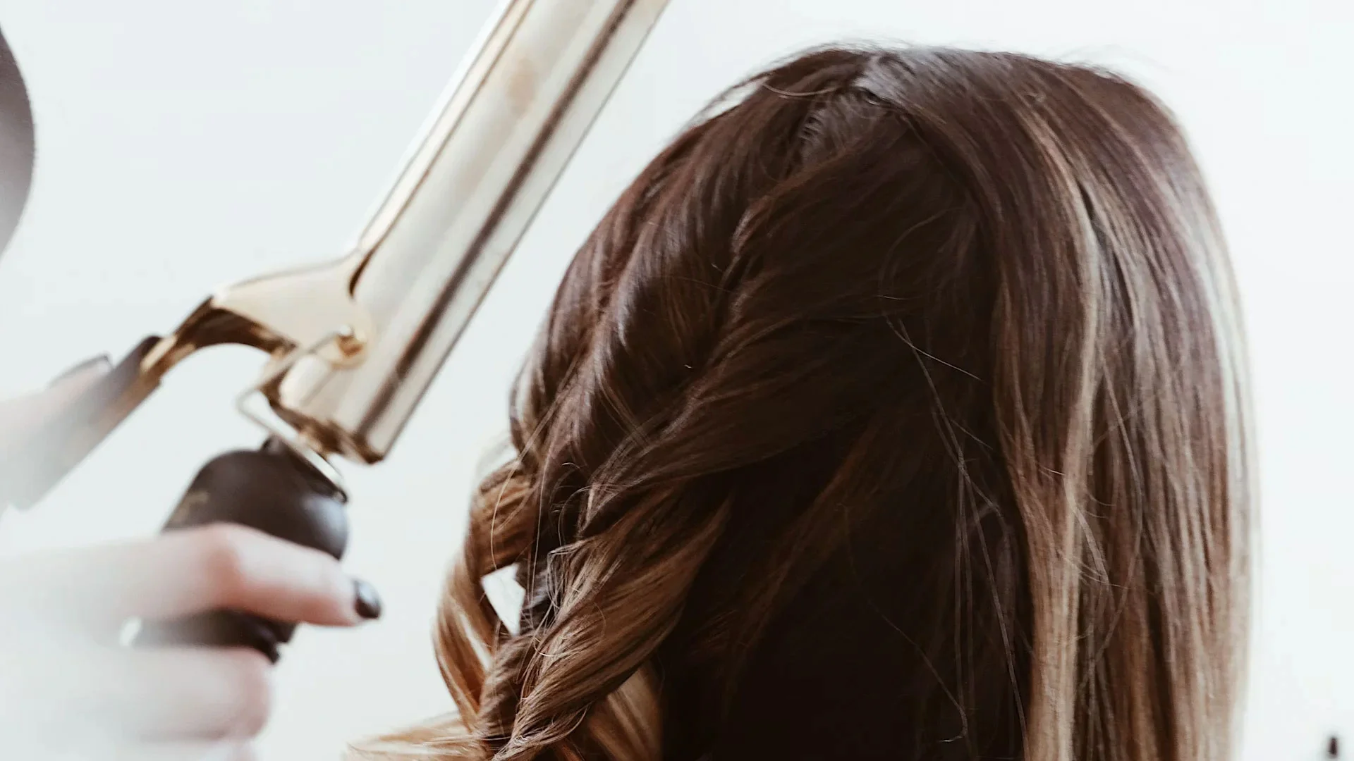 Styling capelli con ferro arricciacapelli